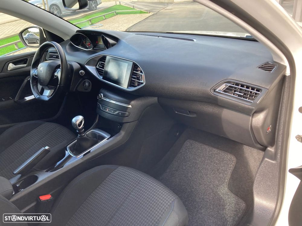 Peugeot 308 1.2 PureTech Style - 28