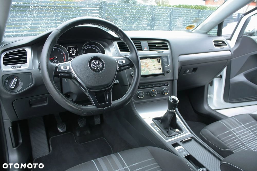 Volkswagen Golf - 28