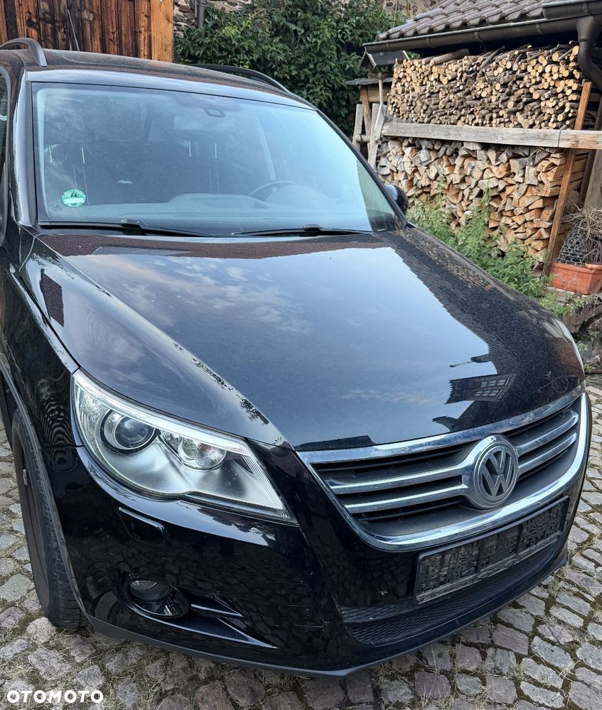 Volkswagen Tiguan - 1