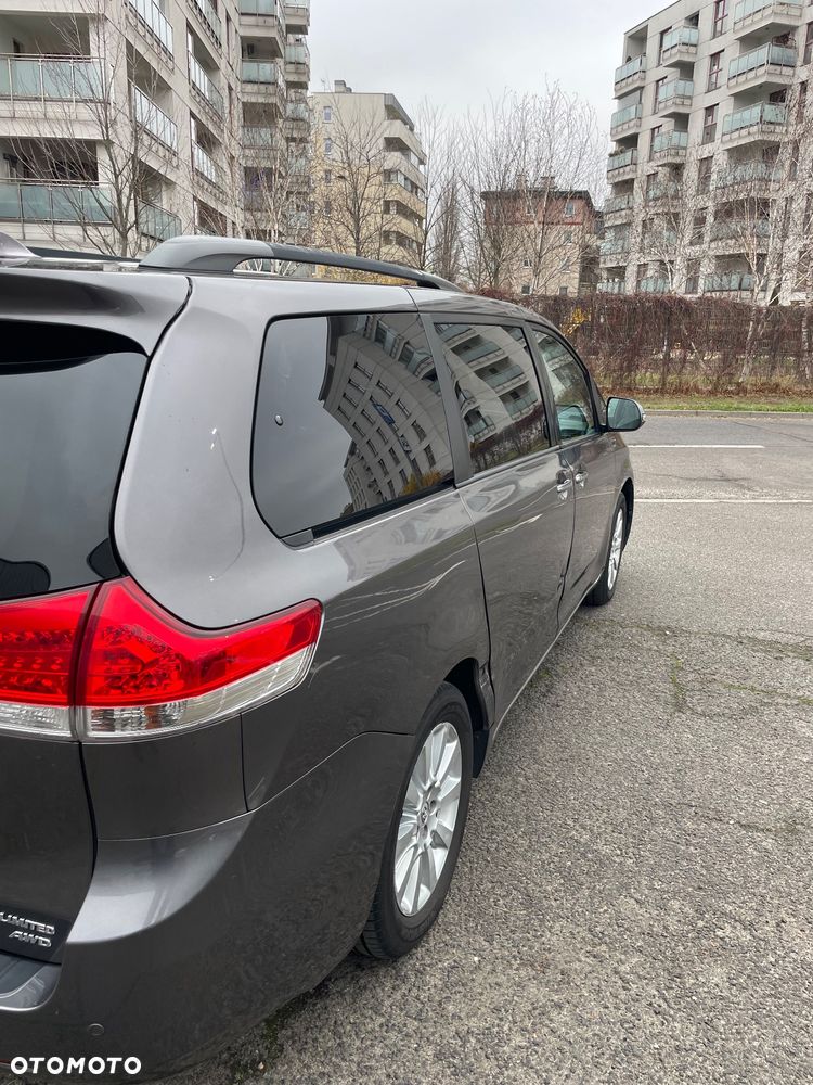 Toyota Sienna 3.5 XLE AWD - 7