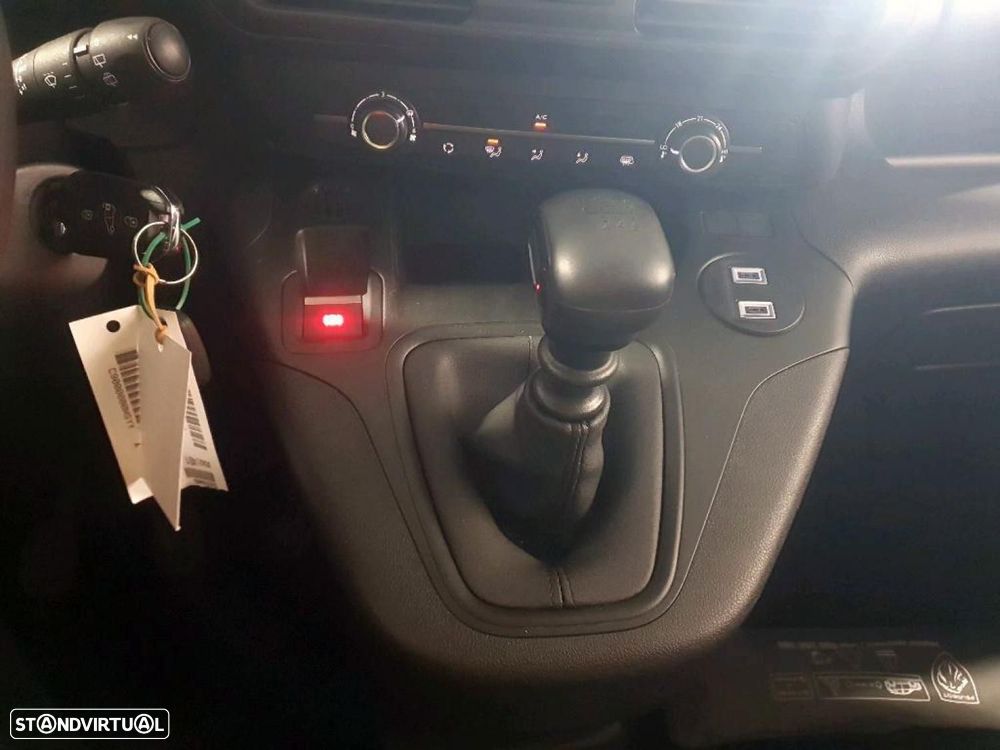 Peugeot Partner Premium Standard 1.5 BlueHDi - 3 Lug. - IVA Dedutível - 7
