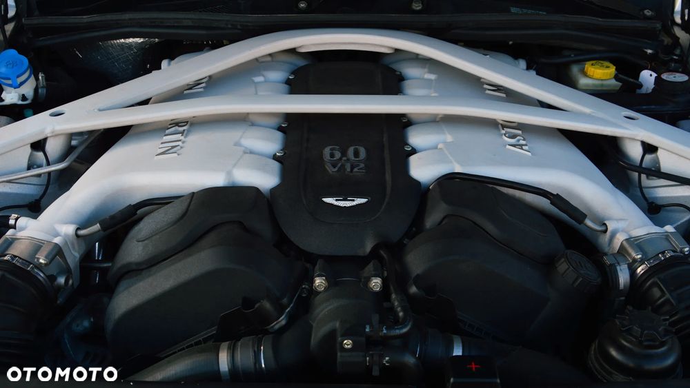 Aston Martin V12 Vanquish - 13