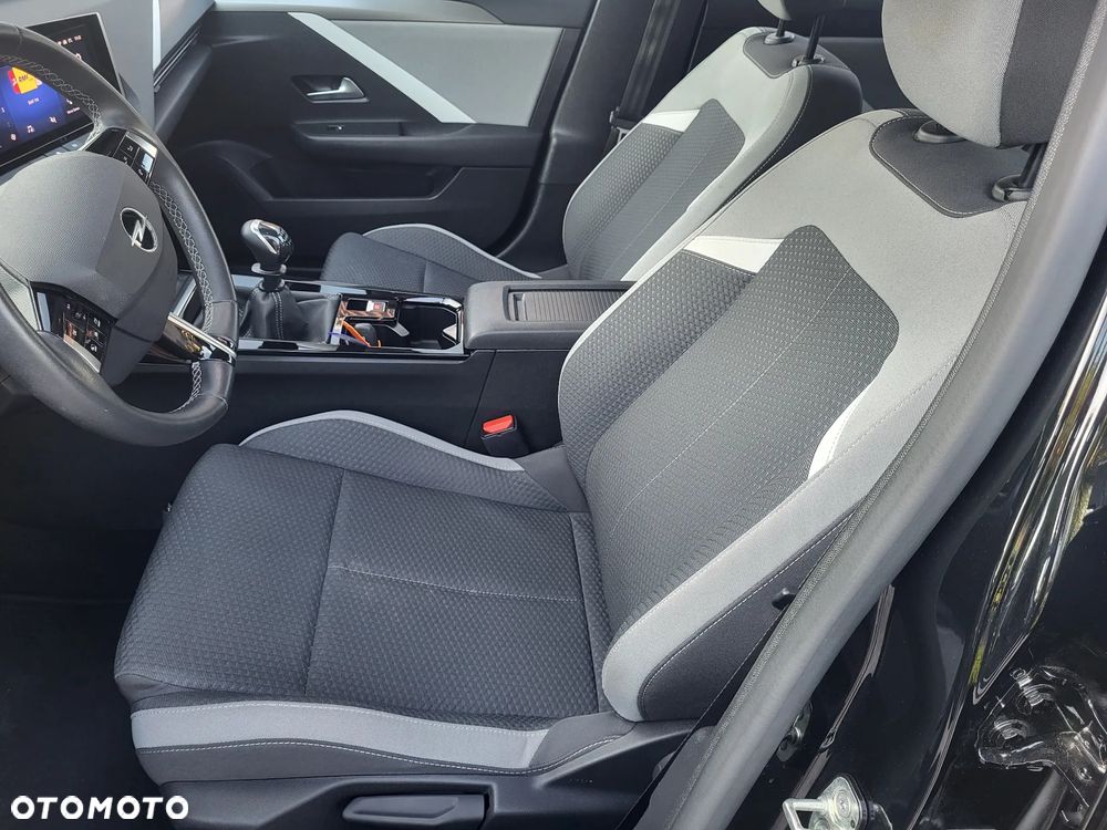 Opel Astra 1.2 Turbo Business Edition - 9