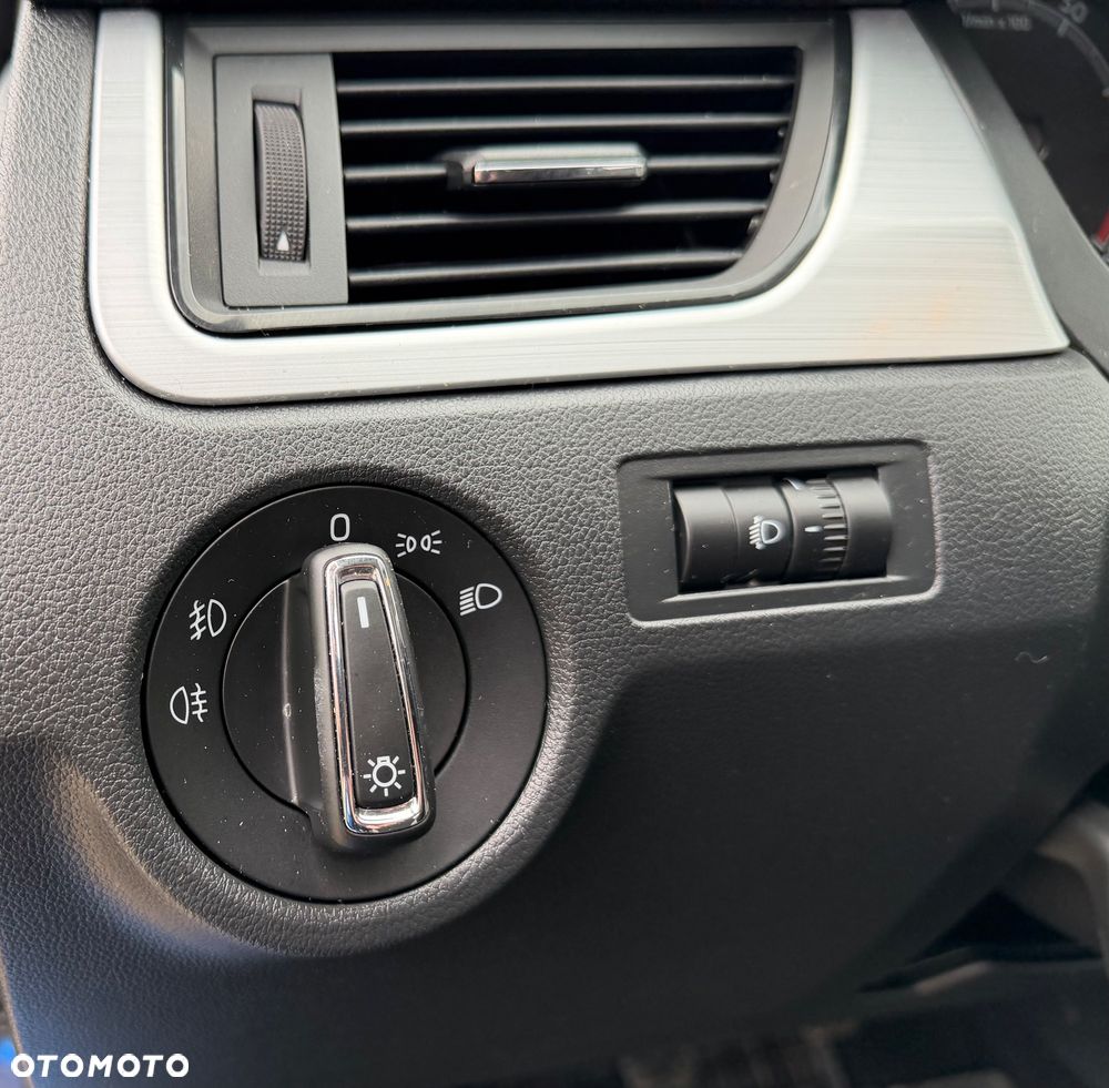 Skoda RAPID - 12