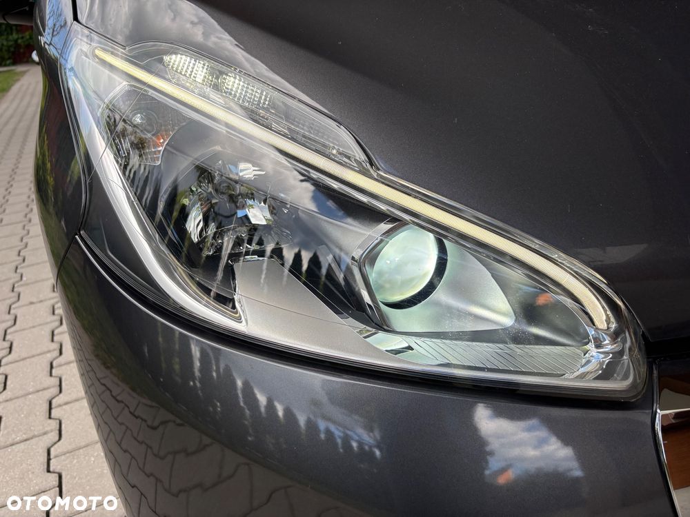 Peugeot 208 1.2 VTi Allure - 20