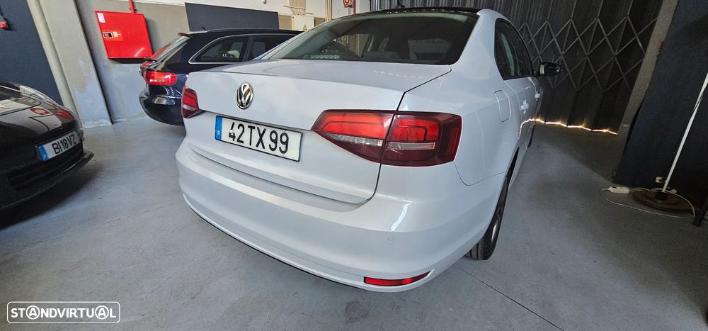 VW Jetta 2.0 TDI Confortline - 35