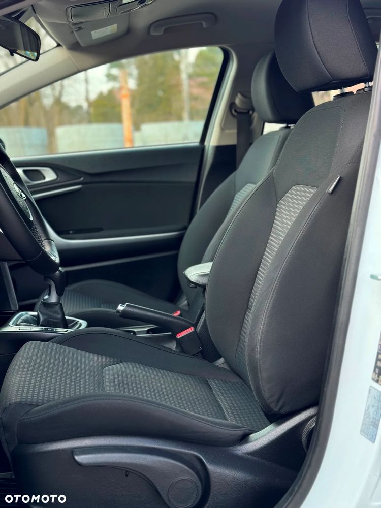 Kia Ceed - 31