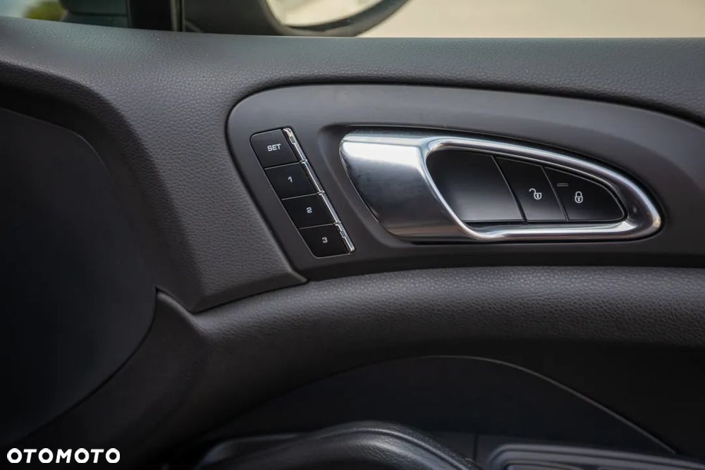 Porsche Cayenne Platinum Edition - 24