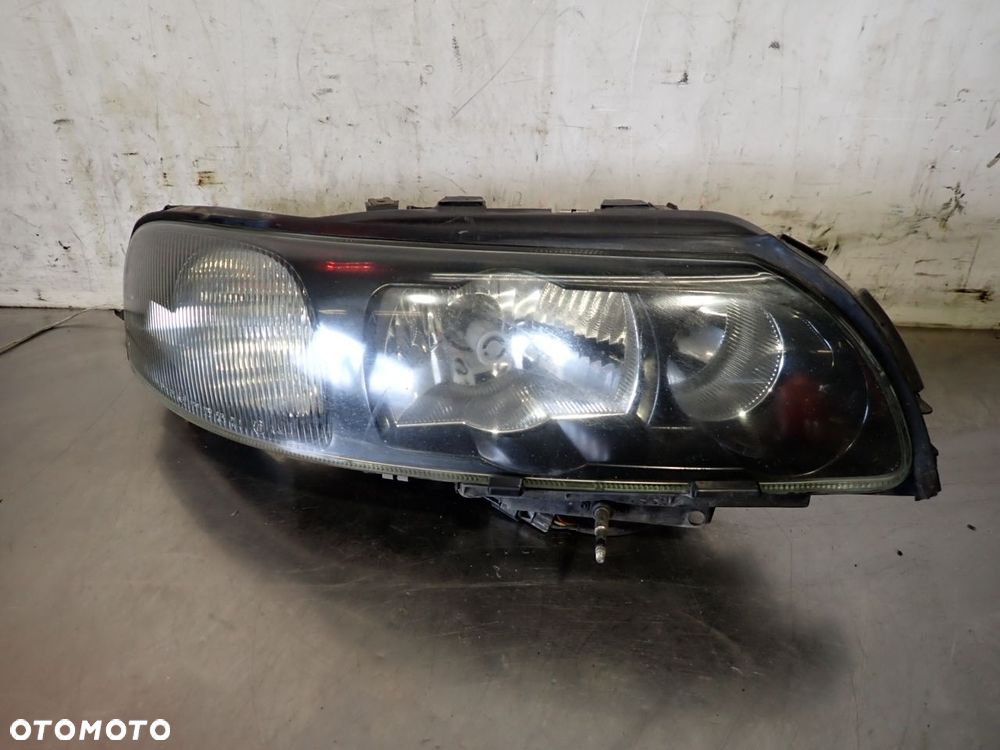 LAMPA PRAWA PRZEDNIA VOLVO S60 - 1
