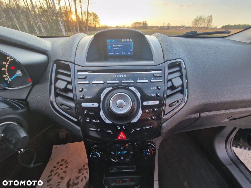 Ford Fiesta 1.0 EcoBoost Titanium - 12