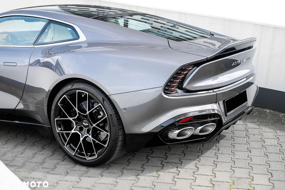 Aston Martin Vanquish - 6