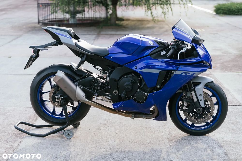 Yamaha R1 - 2