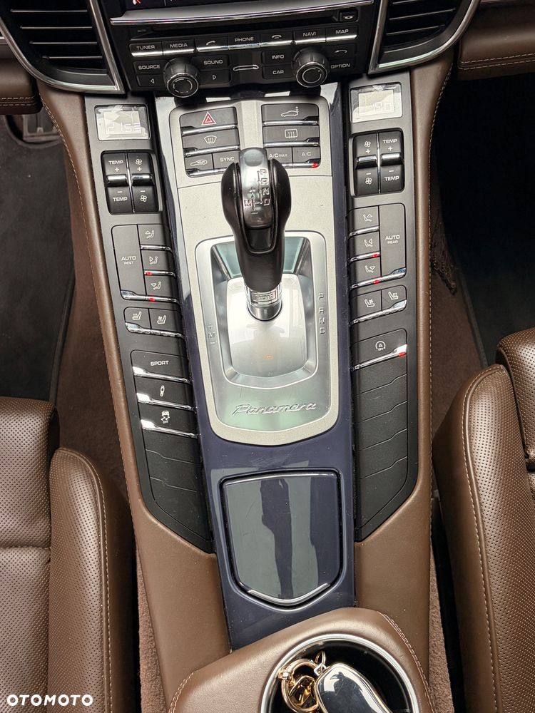 Porsche Panamera - 18