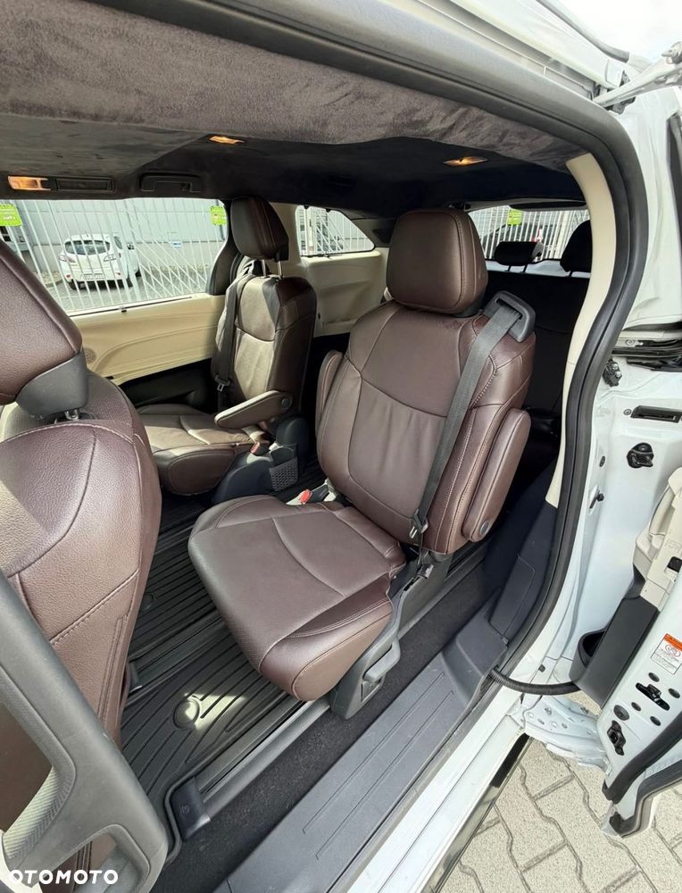 Toyota Sienna - 9