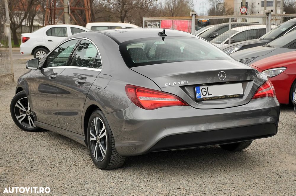 Mercedes-Benz CLA 180 7G-DCT - 4
