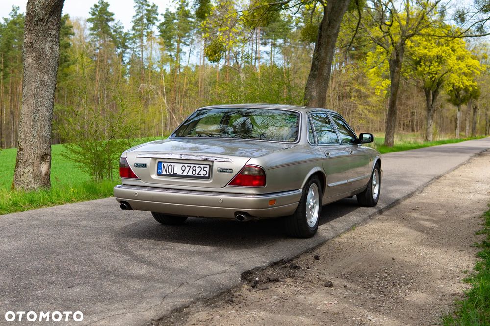 Jaguar XJ - 4