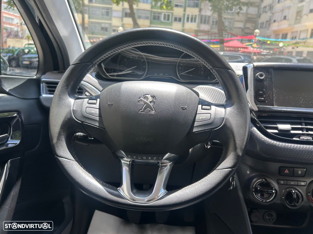 Peugeot 208 1.2 VTi SE Style - 20