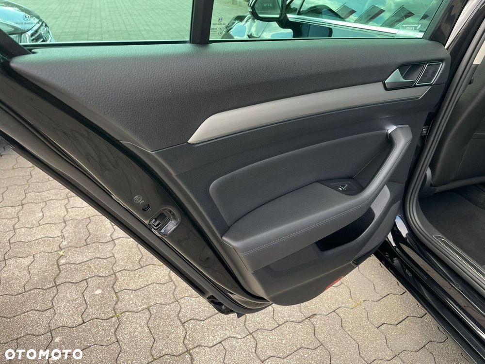 Volkswagen Passat - 11