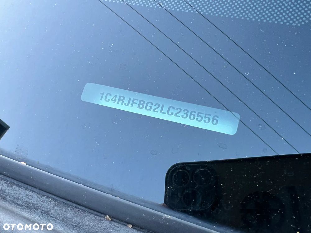 Jeep Grand Cherokee - 20