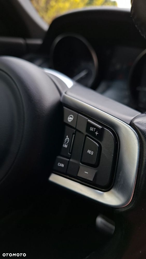 Jaguar E-Pace D150 AWD R-Dynamic S - 29