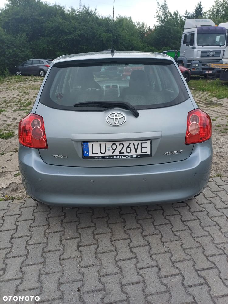 Toyota Auris 1.6 Premium + - 2