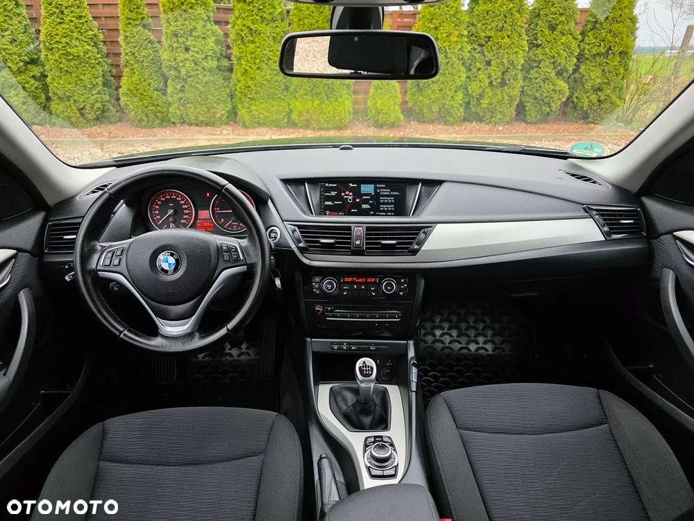 BMW X1 sDrive16d xLine - 25