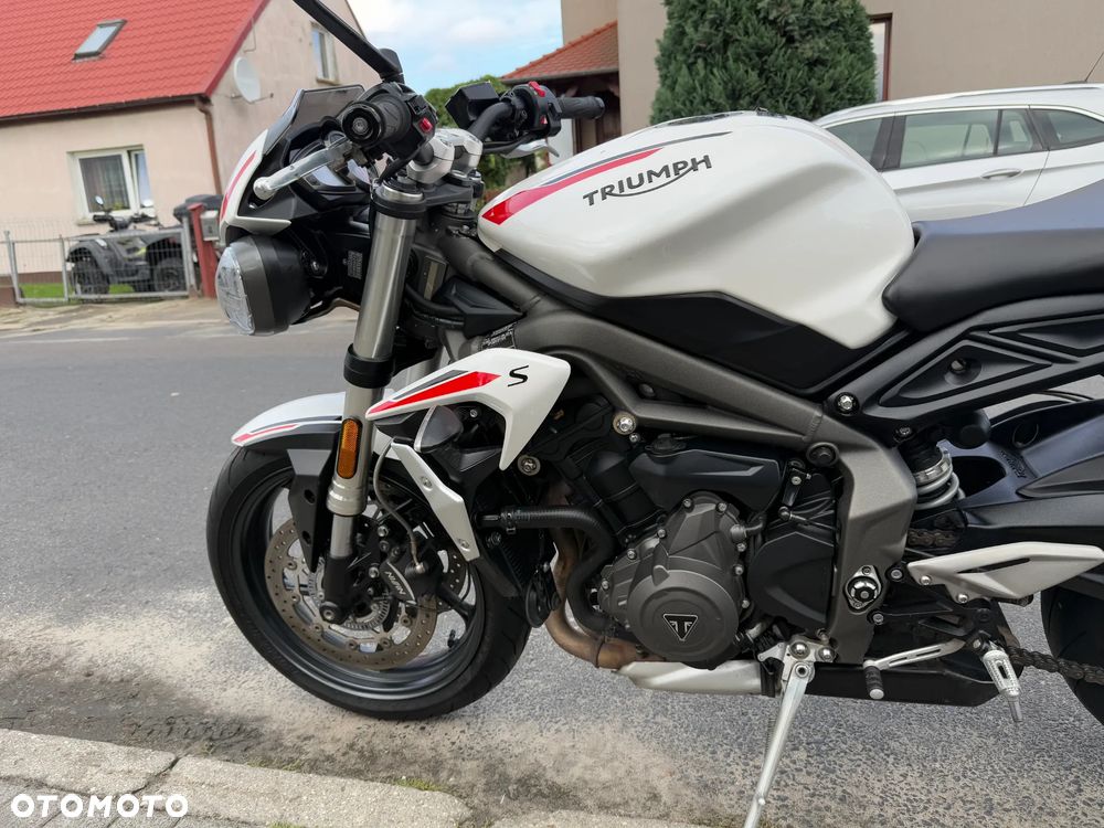 Triumph Street Triple - 17
