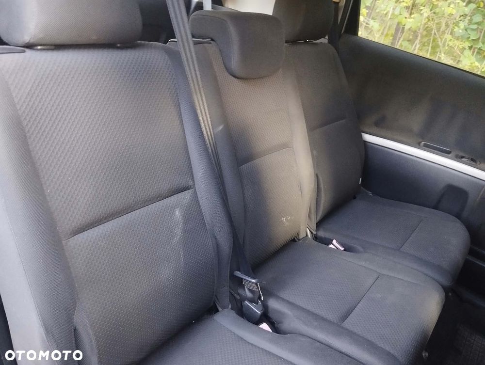 Toyota Corolla Verso - 11