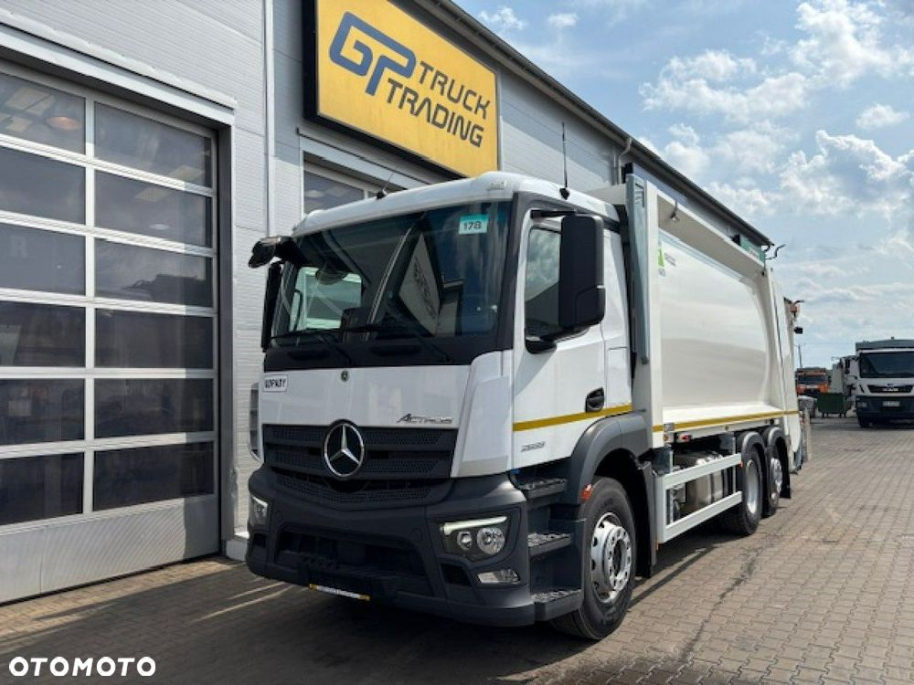 Mercedes-Benz Actros - 1