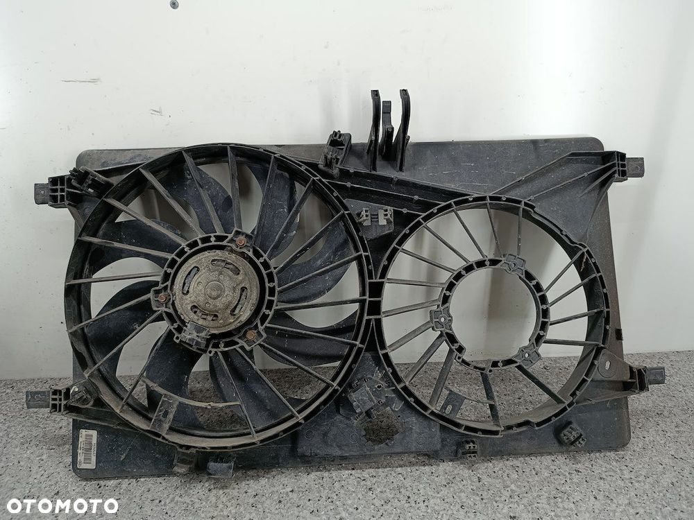 WENTYLATOR CHŁODNICY RENAULT MASTER III 214818787R 2.3 DCI - 4