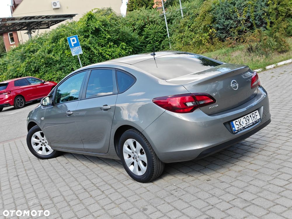 Opel Astra 1.6 Cosmo - 2