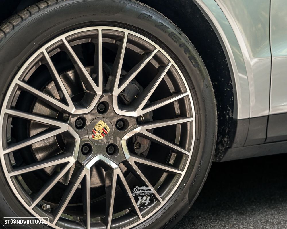 Porsche Cayenne Coupé E-Hybrid - 8