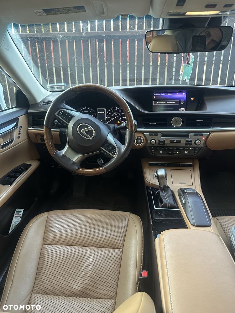 Lexus ES - 6