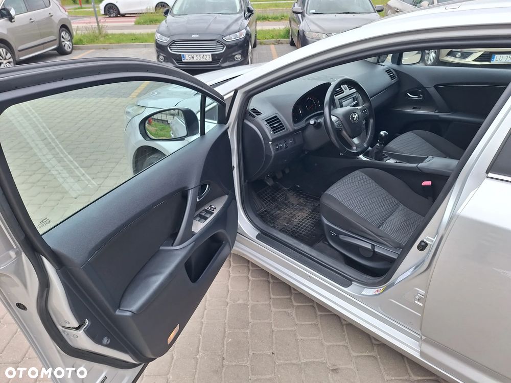 Toyota Avensis - 5