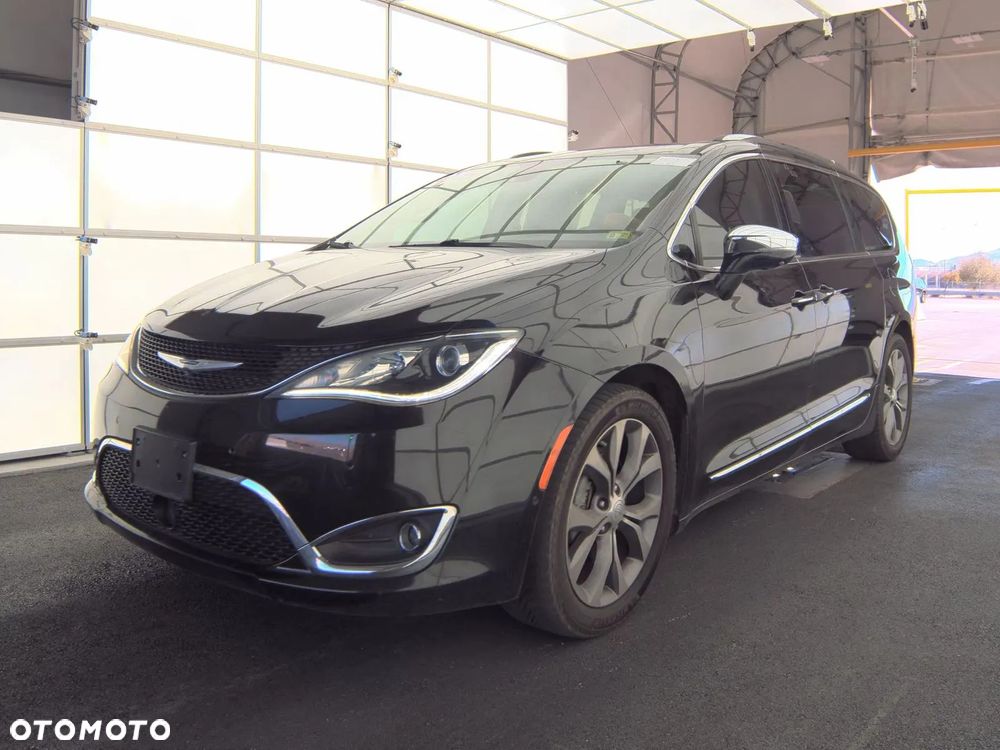 Chrysler Pacifica - 1