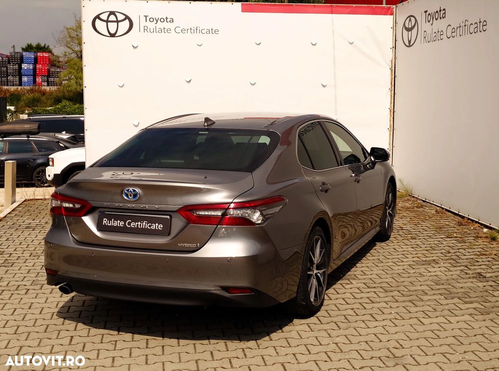 Toyota Camry 2.5 Exclusive - 9