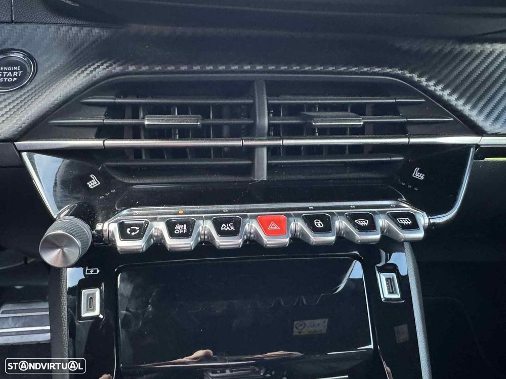 Peugeot 2008 1.2 PureTech GT EAT8 - 17