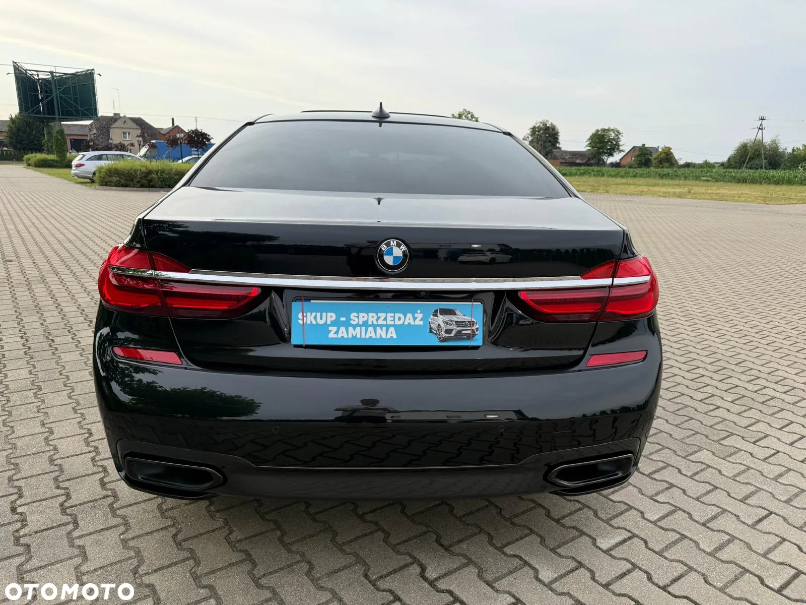 BMW Seria 7 740e iPerformance - 32