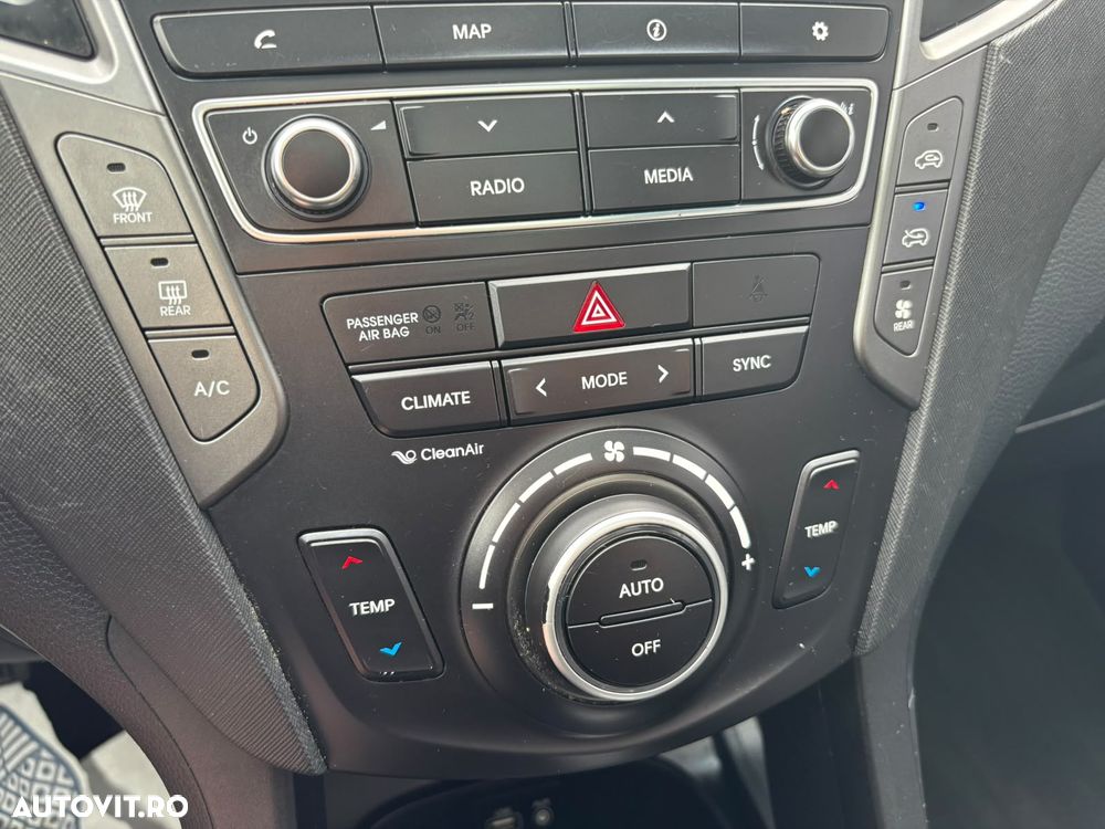 Hyundai Grand Santa Fe - 24