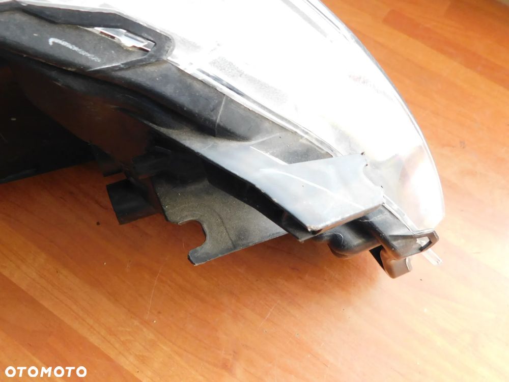 lampa lewa przód TOYOTA YARIS III LIFT FL  EUROPA - 8