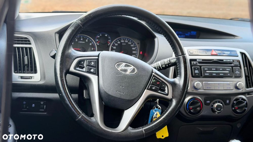 Hyundai i20 - 24