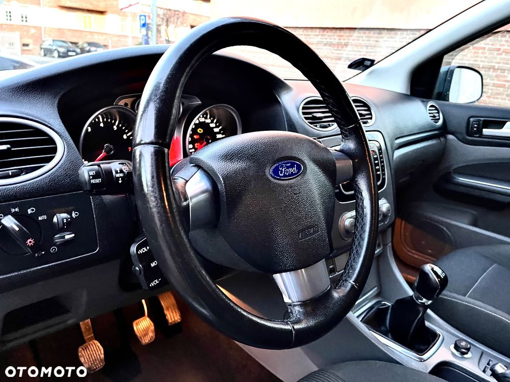 Ford Focus 1.8 Titanium - 17