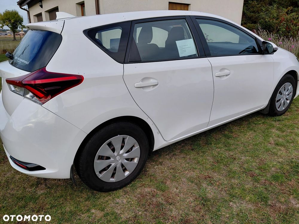 Toyota Auris - 10