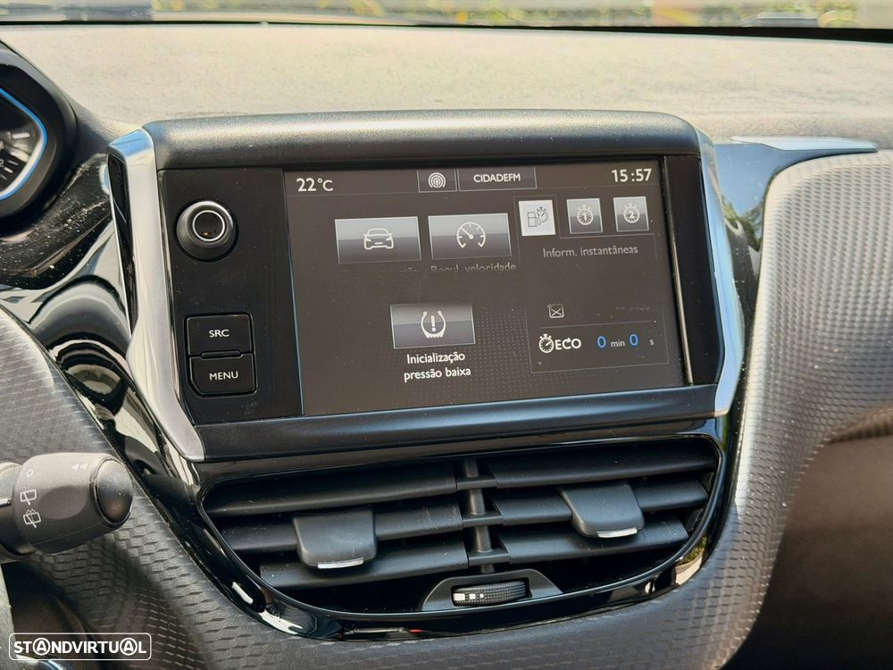 Peugeot 2008 1.2 PureTech Allure EAT6 - 29