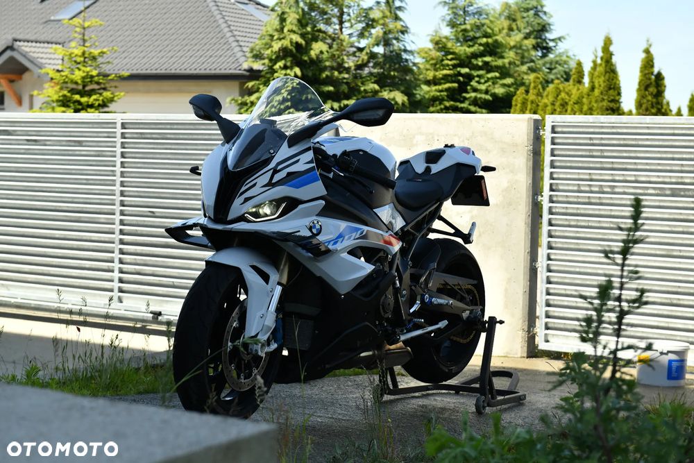 BMW S - 1