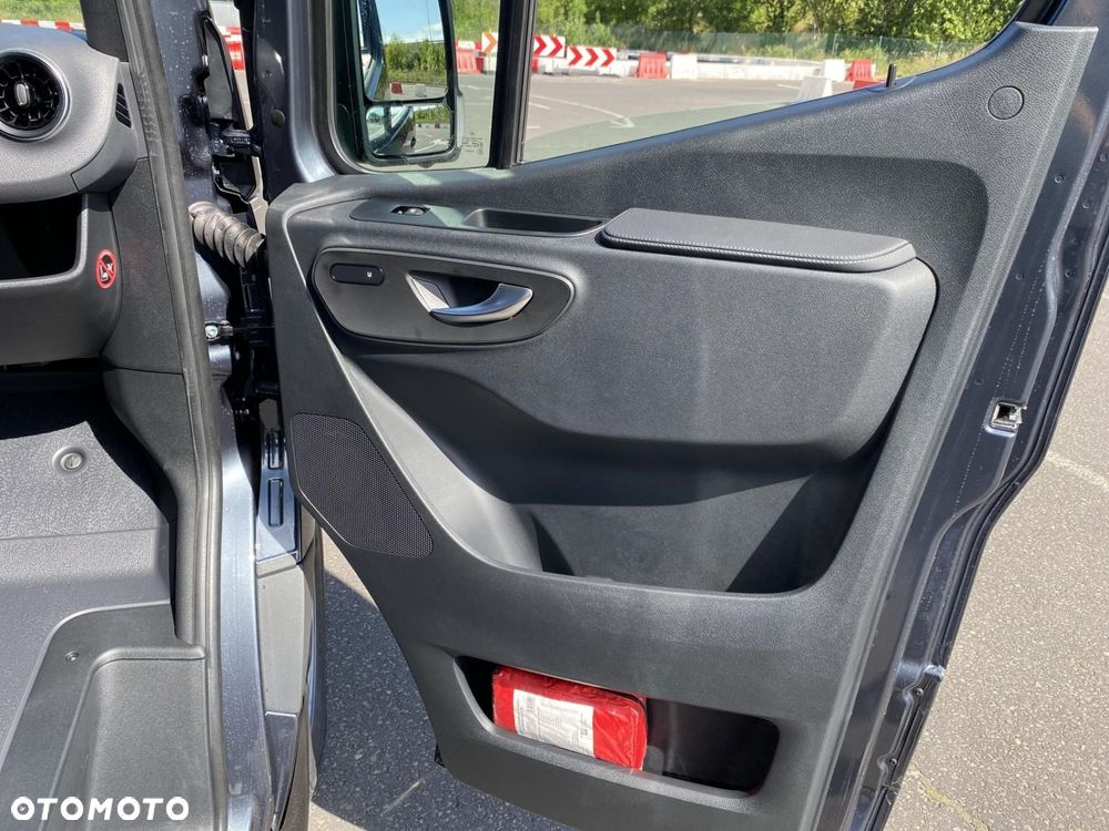 Mercedes-Benz Sprinter - 20