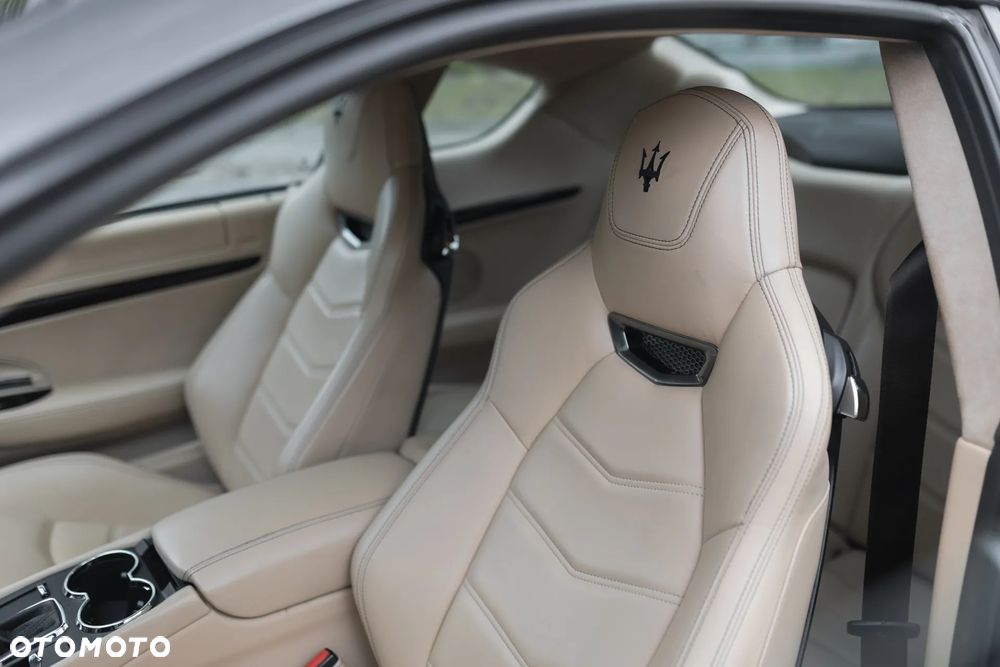 Maserati GranTurismo S - 21