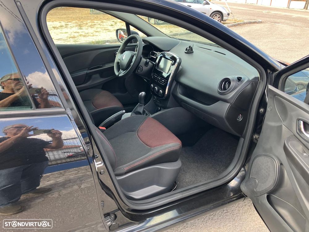Renault Clio 1.2 16V 75 Experience - 12