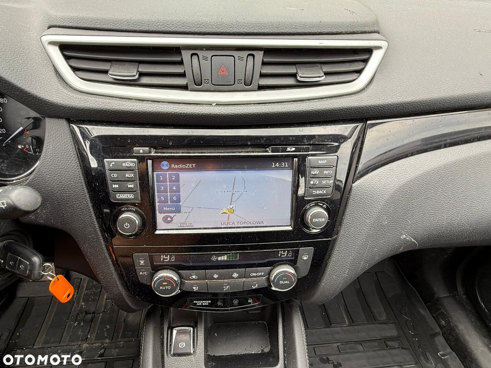 Nissan Qashqai 1.6 dCi TEKNA - 18