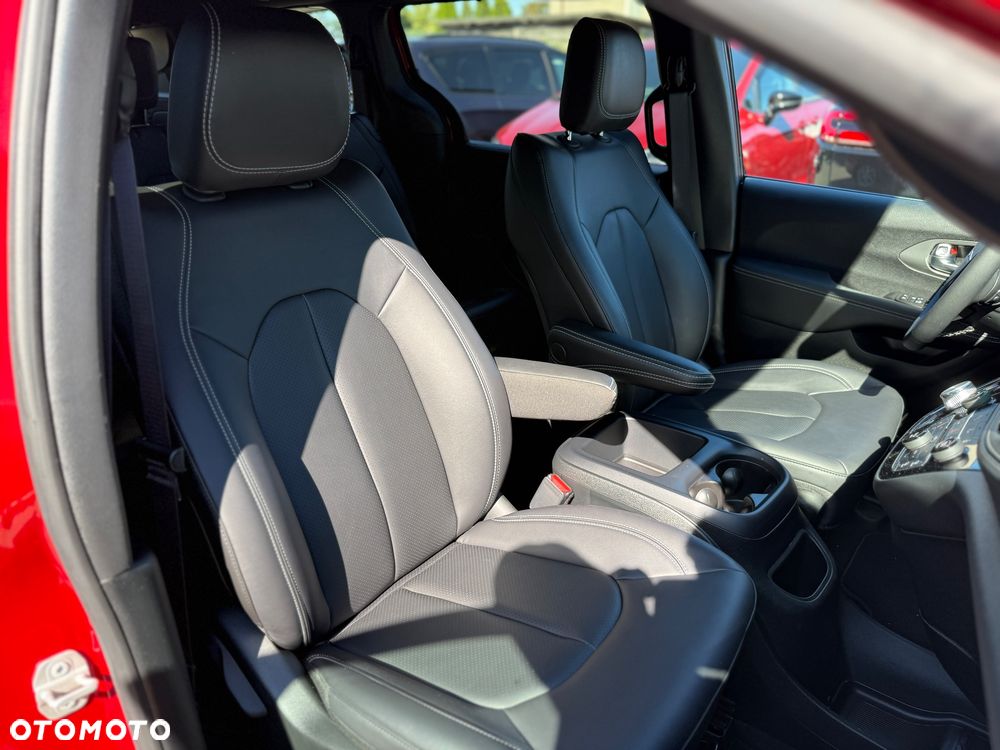 Chrysler Pacifica - 34